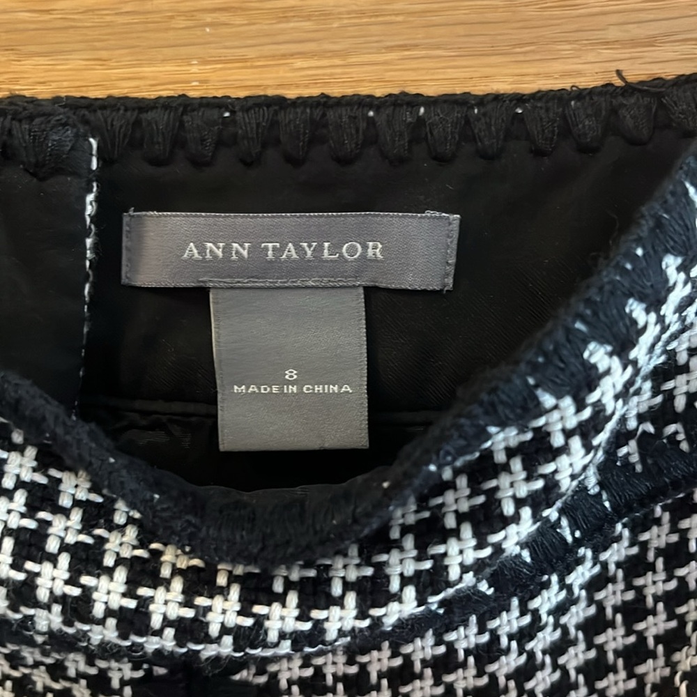 Ann Taylor - Black & White Tweed Houndstooth Pleated Skirt - Designer - 8 - Picture 2 of 7